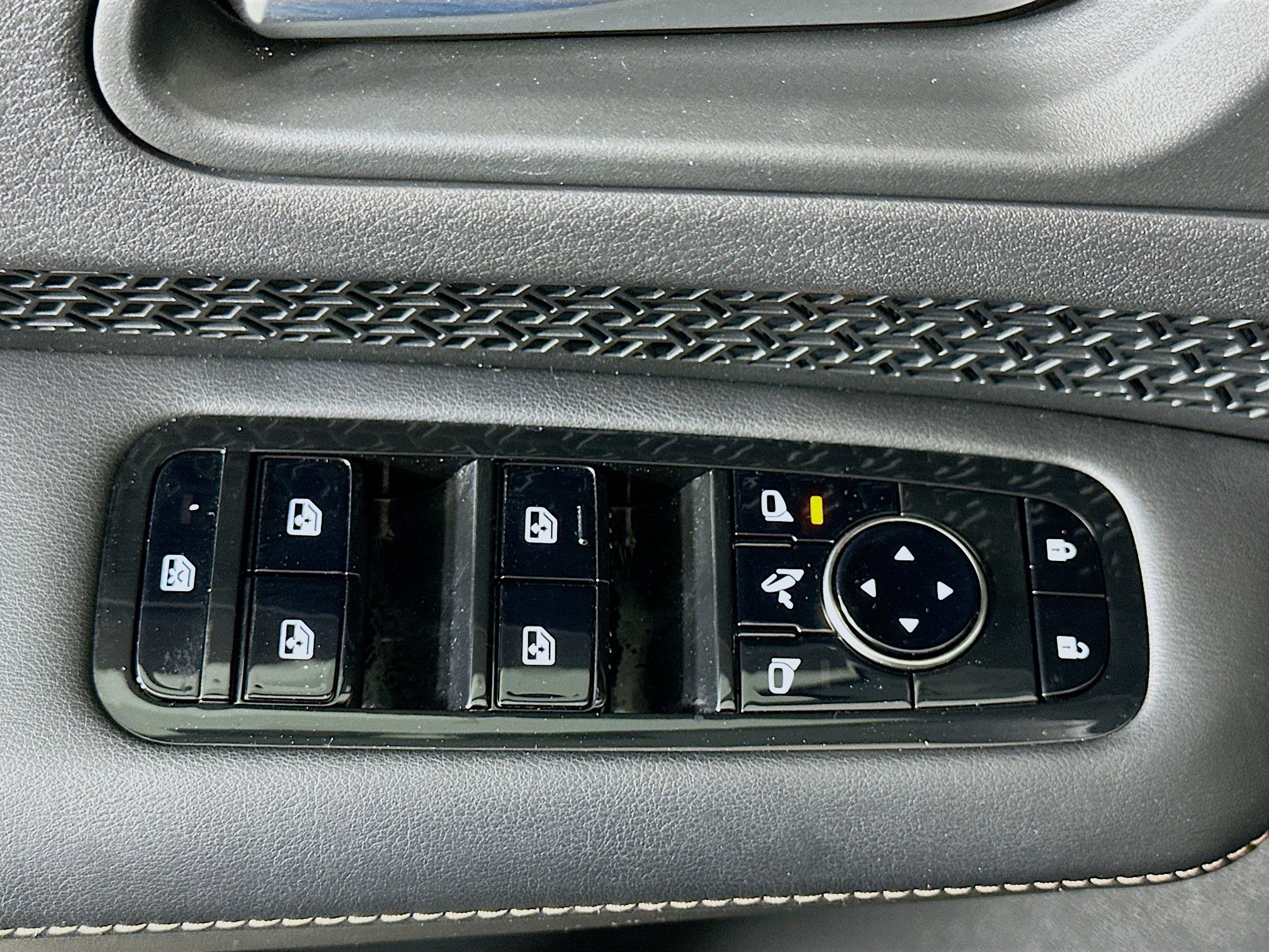 Used 2023 Nissan Ariya FWD image 15