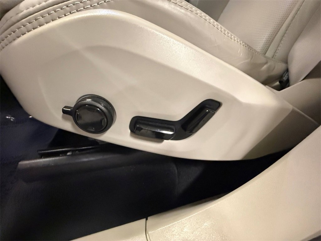 Used 2024 Volvo XC90 B6 Ultimate image 13