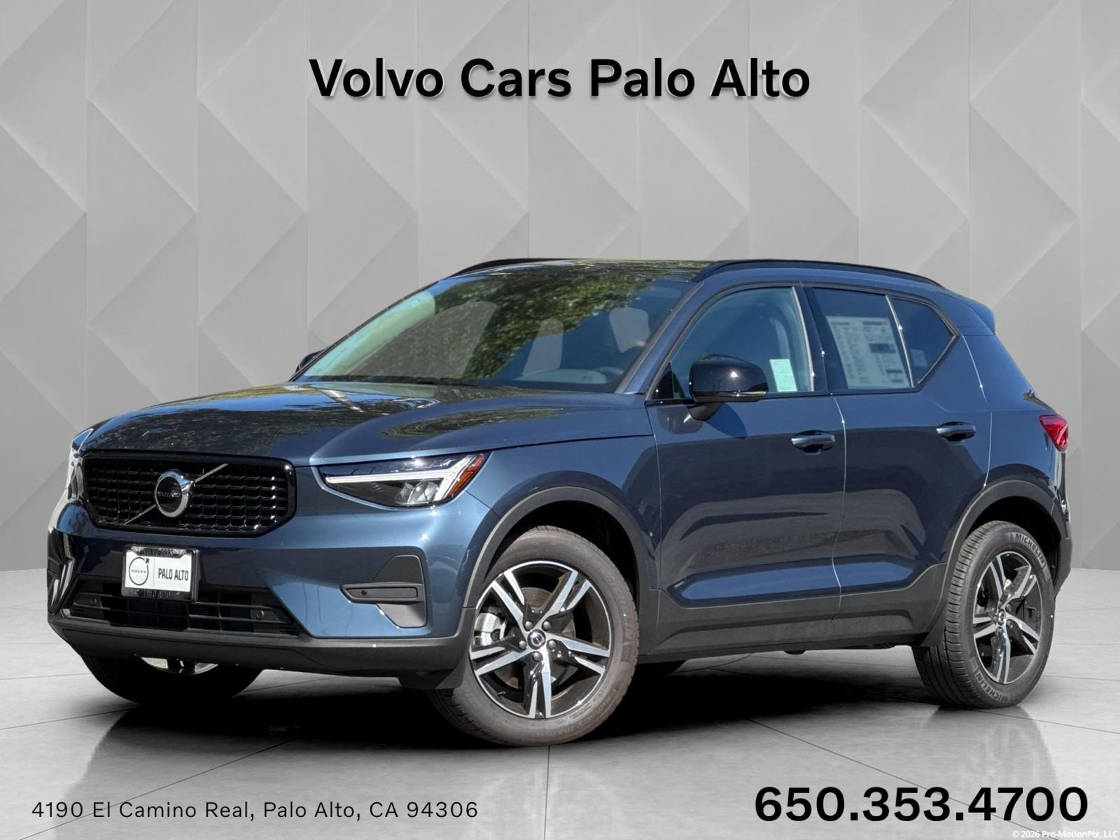 New 2026 Volvo XC40 B4 Core w/ Climate Package