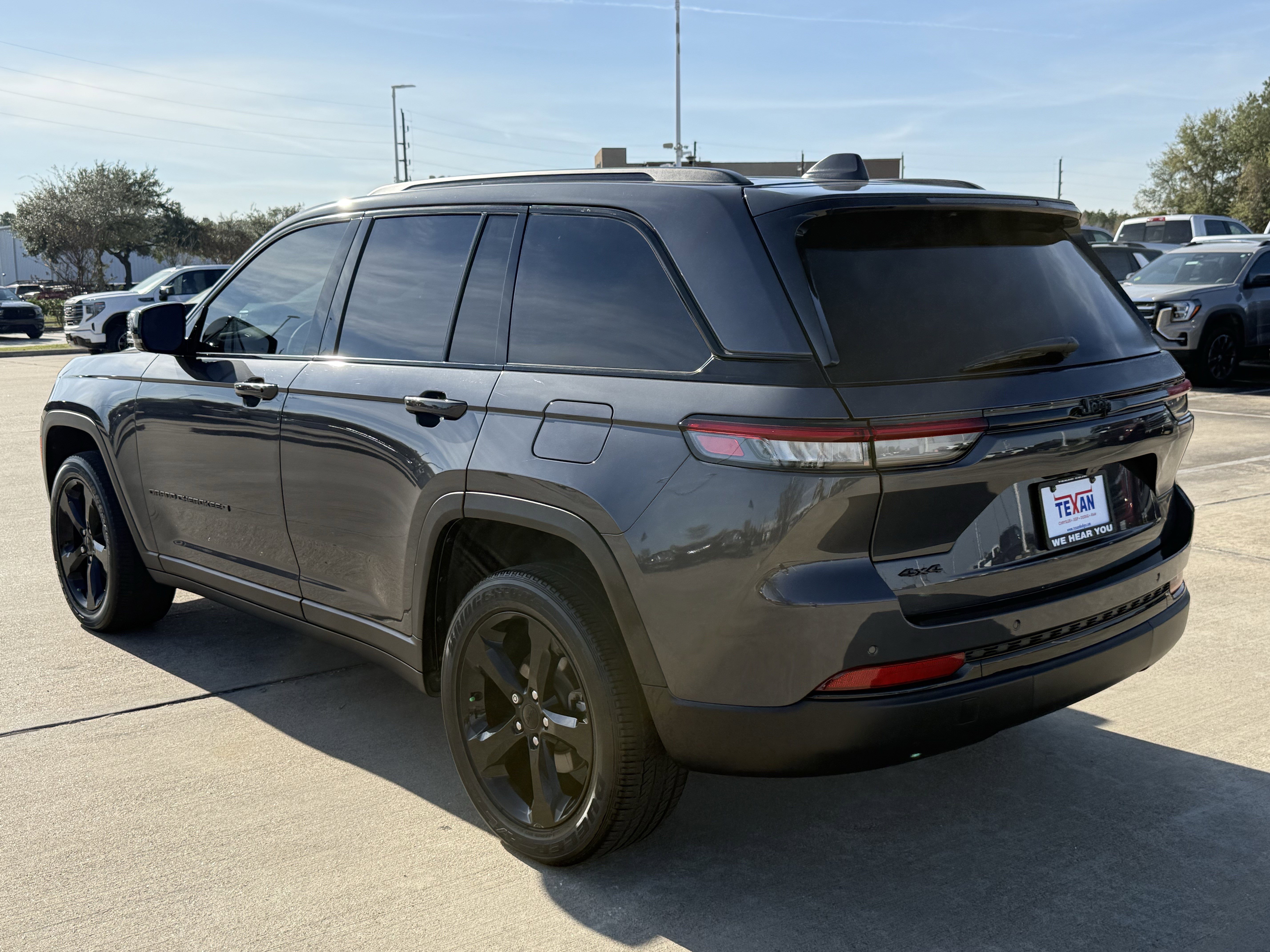 Used 2023 Jeep Grand Cherokee Altitude image 7
