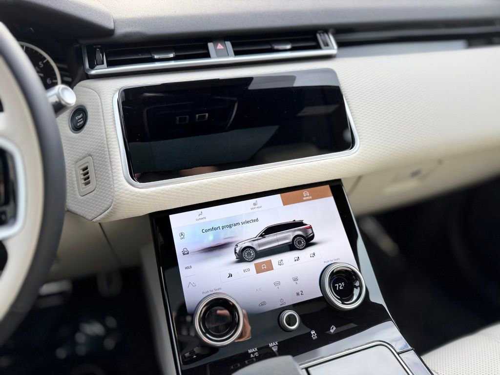Used 2022 Land Rover Range Rover Velar R-Dynamic S image 19