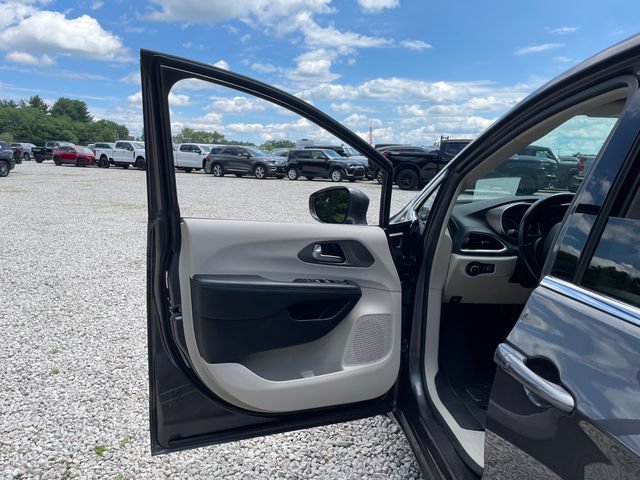 Used 2021 Chrysler Pacifica Touring w/ Cold Weather Group AWD/4WD image 26