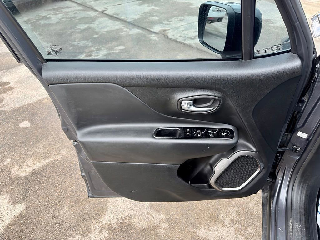 Used 2022 Jeep Renegade Limited AWD/4WD image 28
