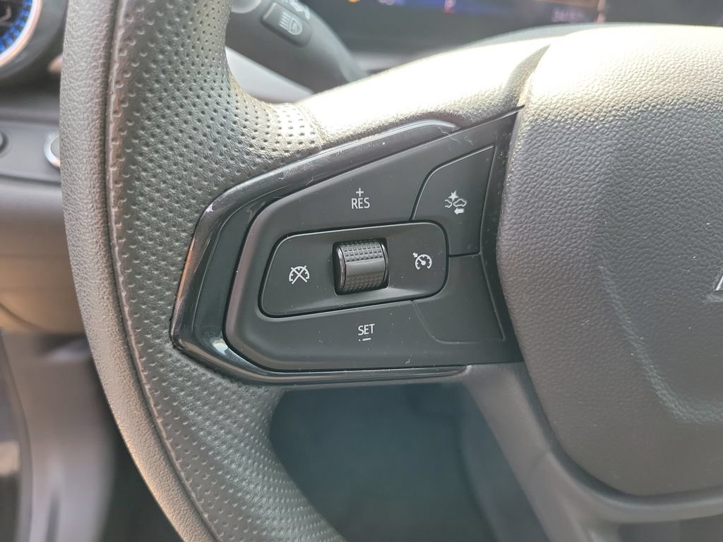 Used 2025 Chevrolet Trax LT FWD image 27