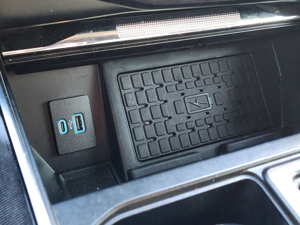 Used 2023 Ford F150 Lightning Platinum image 31