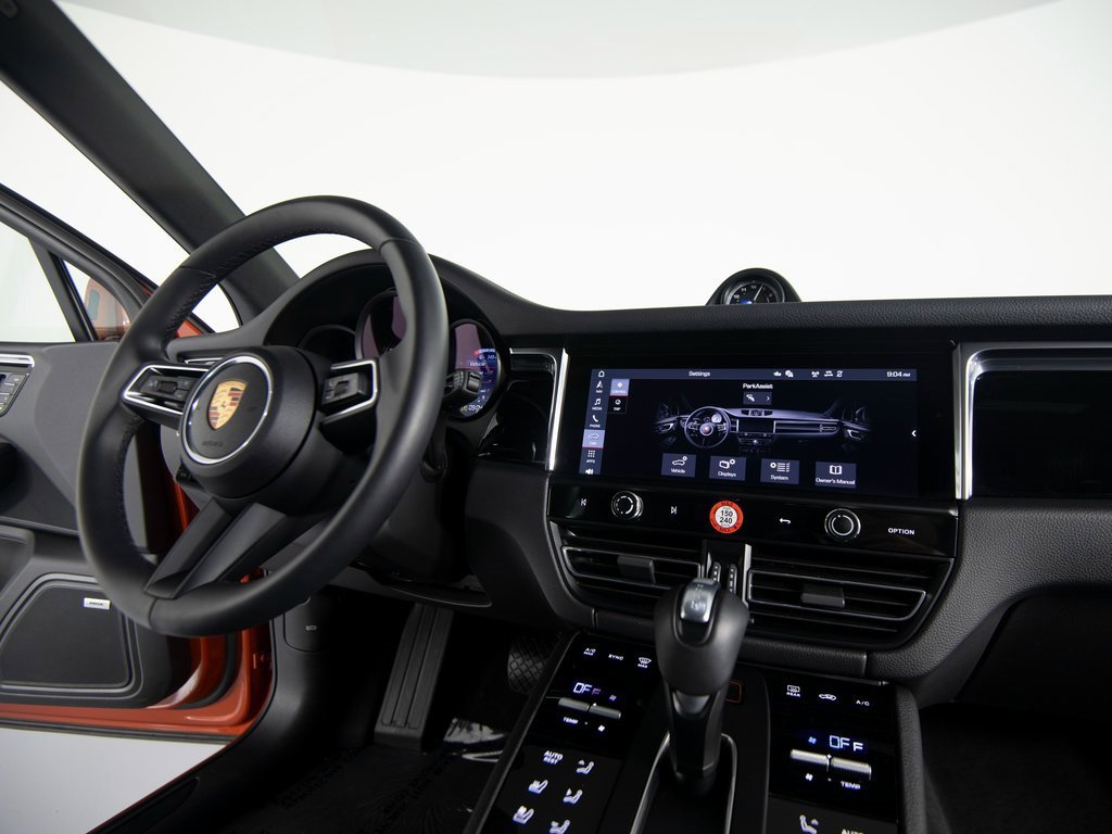 Certified 2025 Porsche Macan image 27