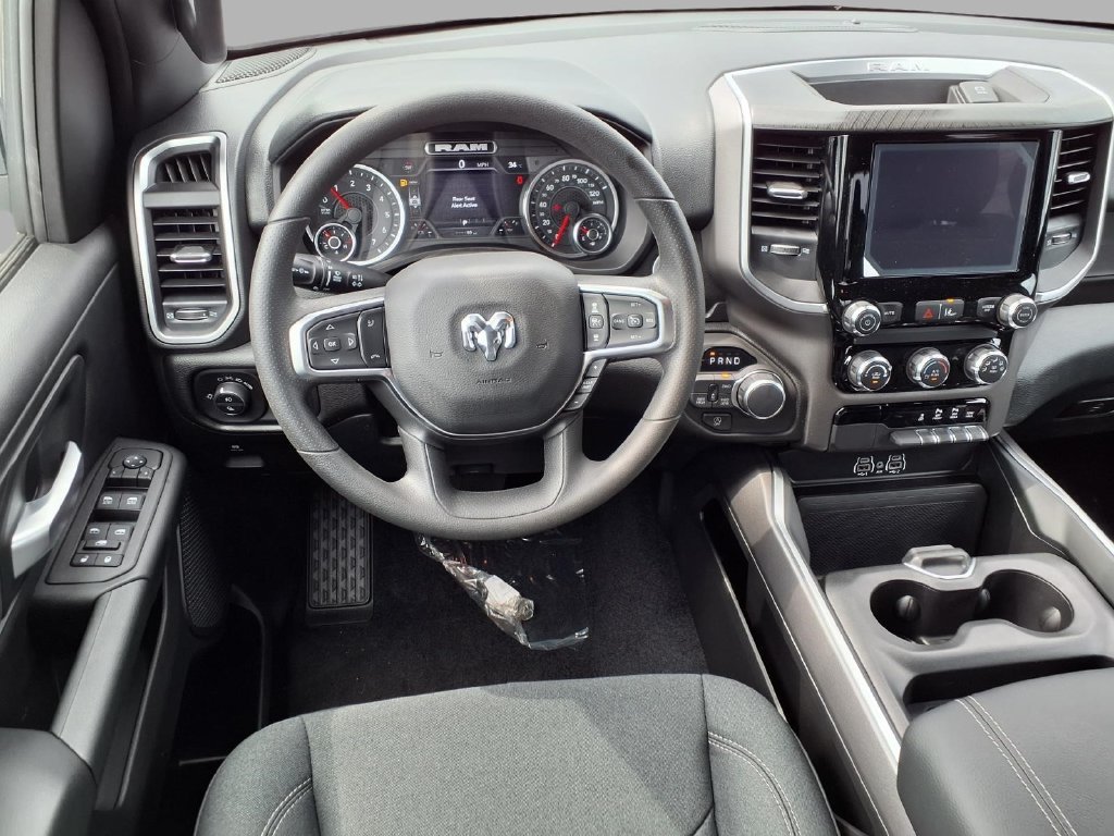 New 2026 RAM 1500 Express AWD/4WD image 4
