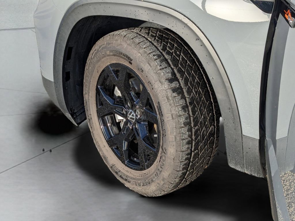 Certified 2025 Volkswagen Atlas Peak Edition SE AWD/4WD image 35