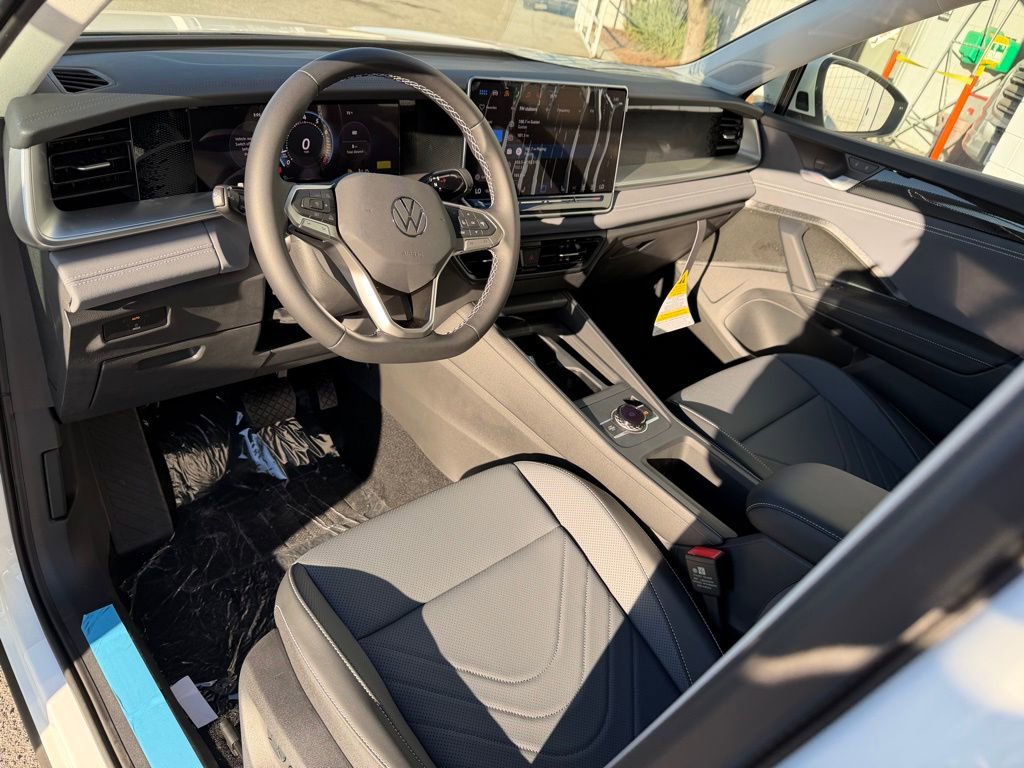 New 2026 Volkswagen Tiguan SE image 2