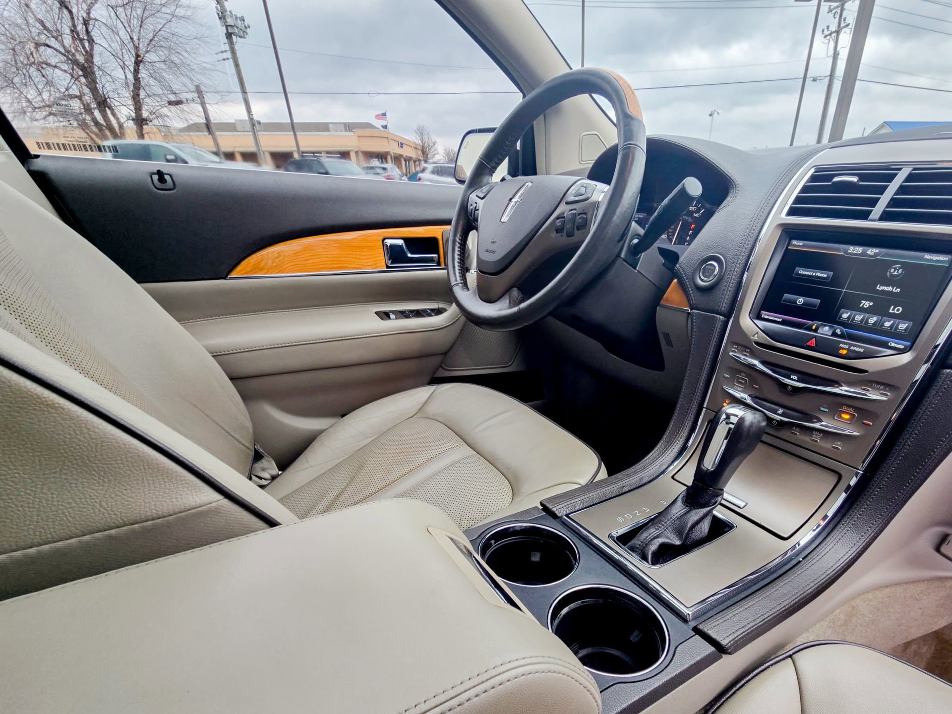 Used 2015 Lincoln MKX FWD w/ Equipment Group 102A image 9