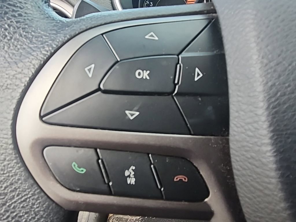 Certified 2019 Jeep Cherokee Latitude w/ Popular Appearance Group image 9