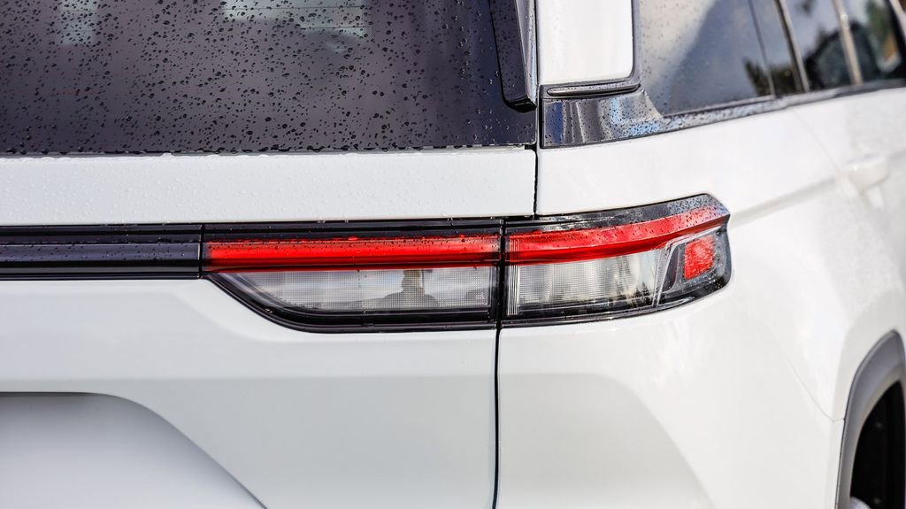 New 2026 Jeep Grand Cherokee Limited AWD/4WD image 10