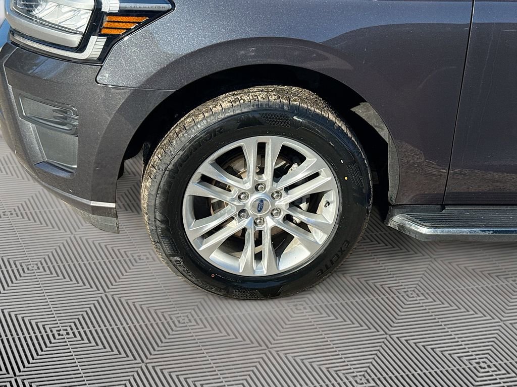 Used 2022 Ford Expedition Max XLT image 35