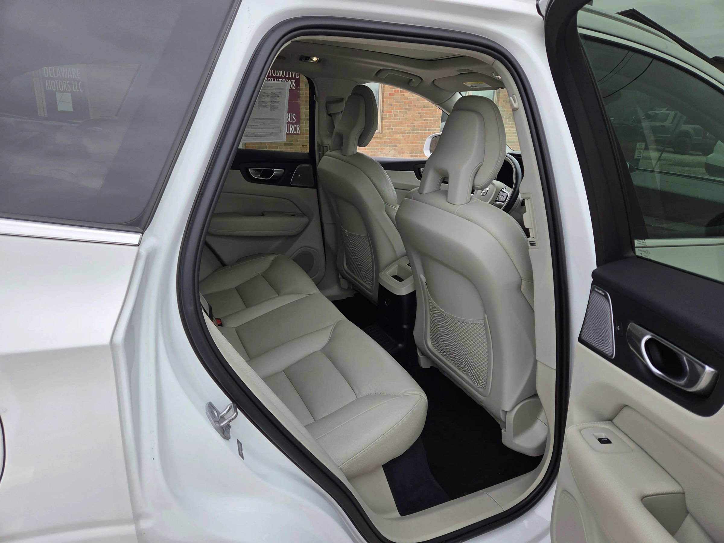 Used 2018 Volvo XC60 T8 Inscription w/ Advanced Package image 23