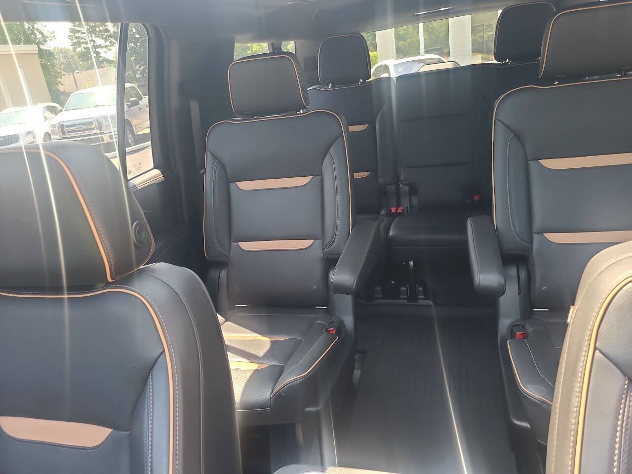 Used 2022 GMC Yukon XL AT4 AWD/4WD image 28