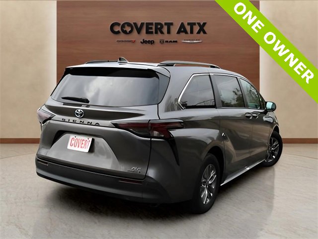 Used 2024 Toyota Sienna XLE image 5