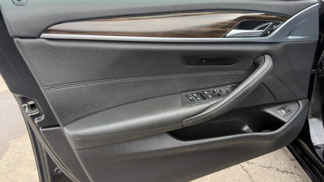 Used 2019 BMW 530i xDrive w/ Convenience Package image 17