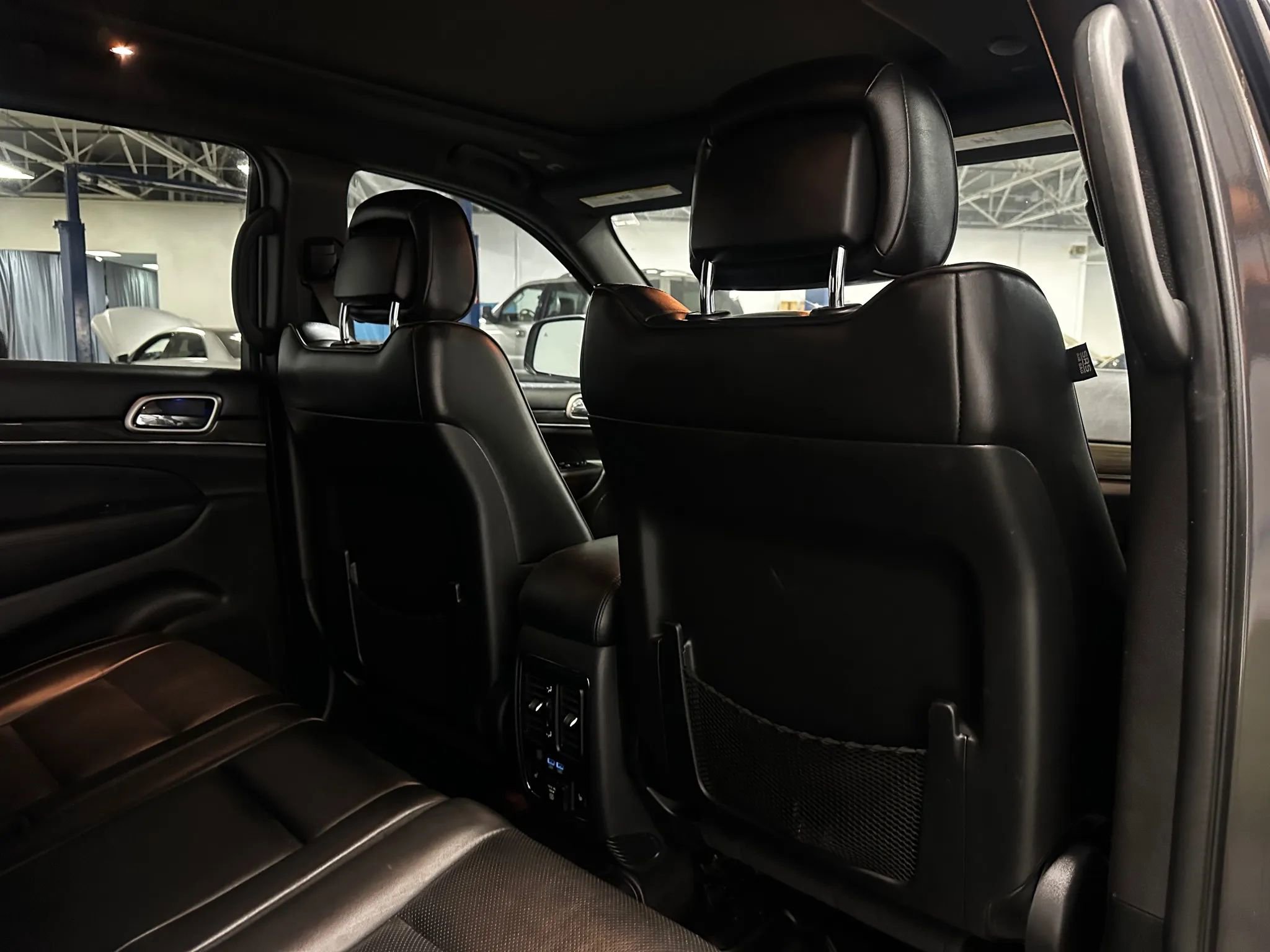 Used 2018 Jeep Grand Cherokee Overland image 19