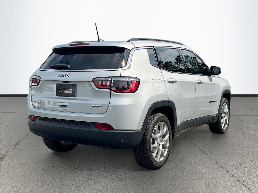 Used 2024 Jeep Compass Latitude AWD/4WD image 7
