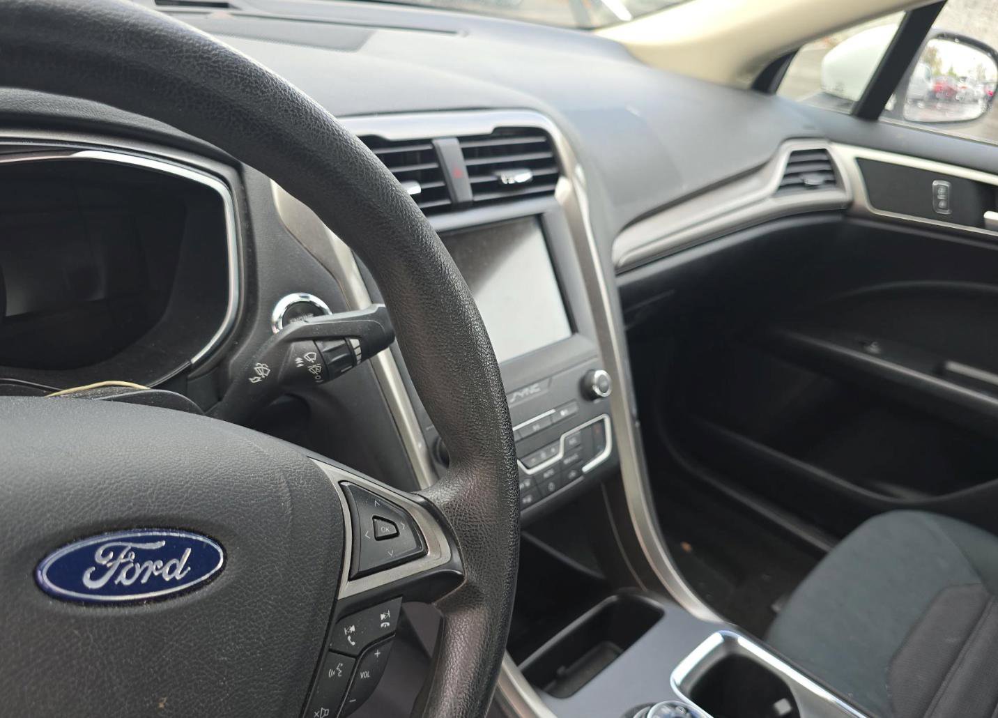 Used 2019 Ford Fusion SE image 6