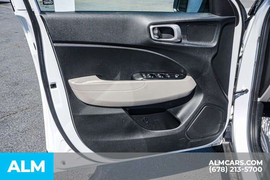 Used 2025 Hyundai Venue SEL image 47