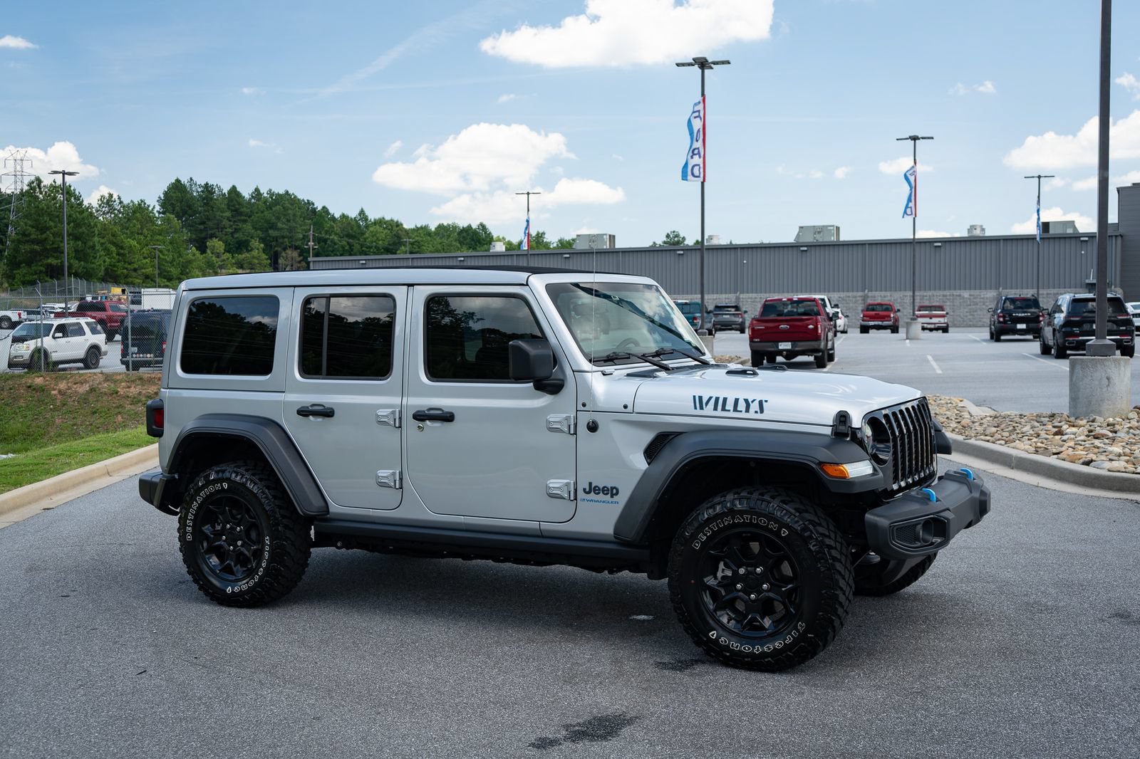 Used 2023 Jeep Wrangler Unlimited w/ Sun & Screen Package AWD/4WD image 12