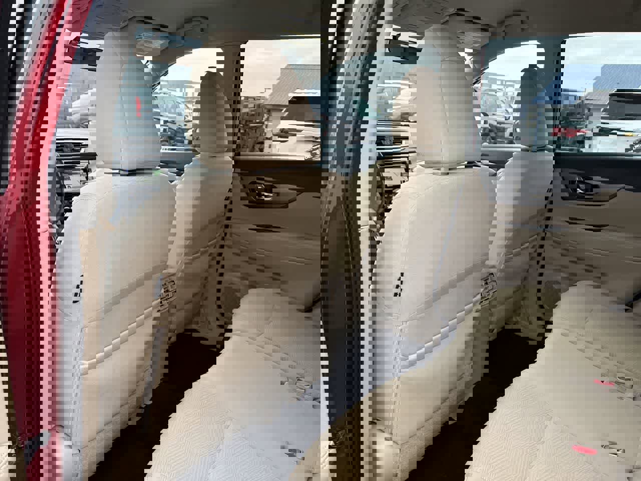 Used 2016 Nissan Rogue SV w/ SV Premium Package image 16