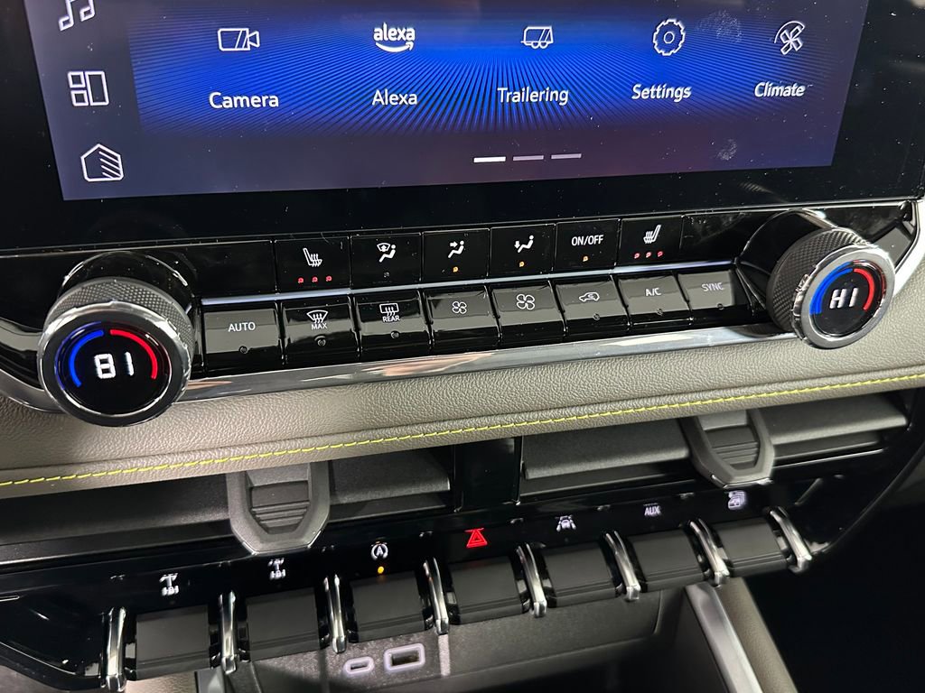 Used 2024 Chevrolet Colorado ZR2 AWD/4WD image 20