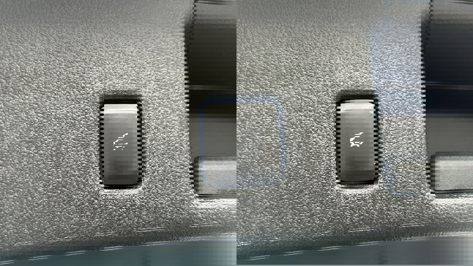 Used 2022 Ford Escape Titanium w/ Class II Trailer Tow Package image 42