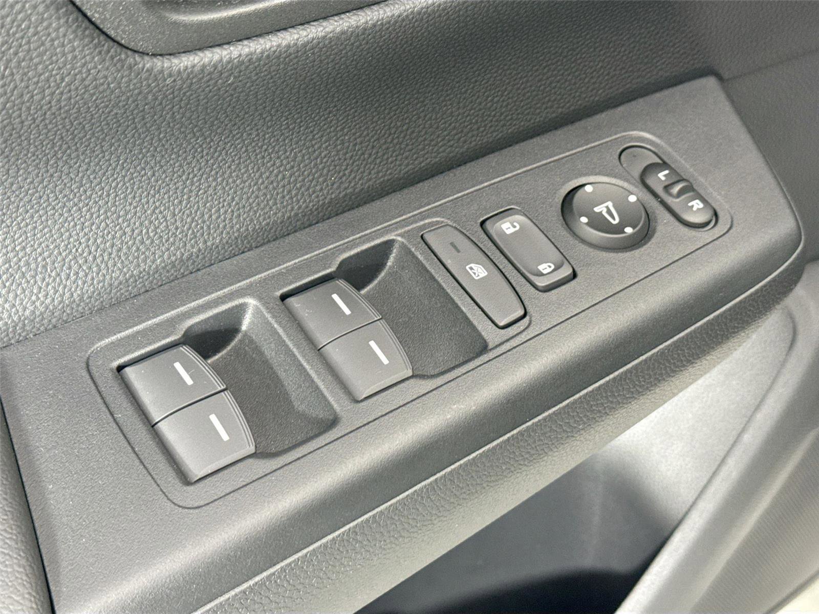 Used 2025 Honda CR-V Sport-L image 29