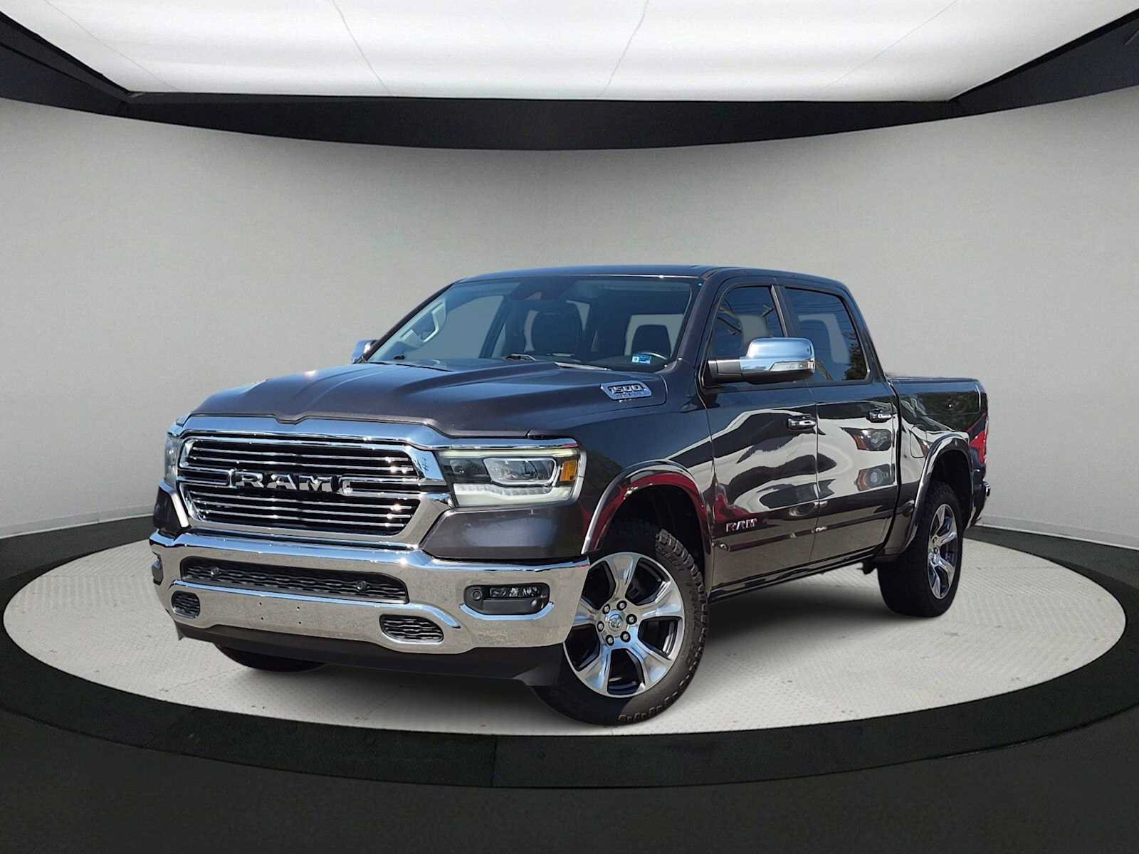 Used 2022 RAM 1500 Laramie AWD/4WD image 1