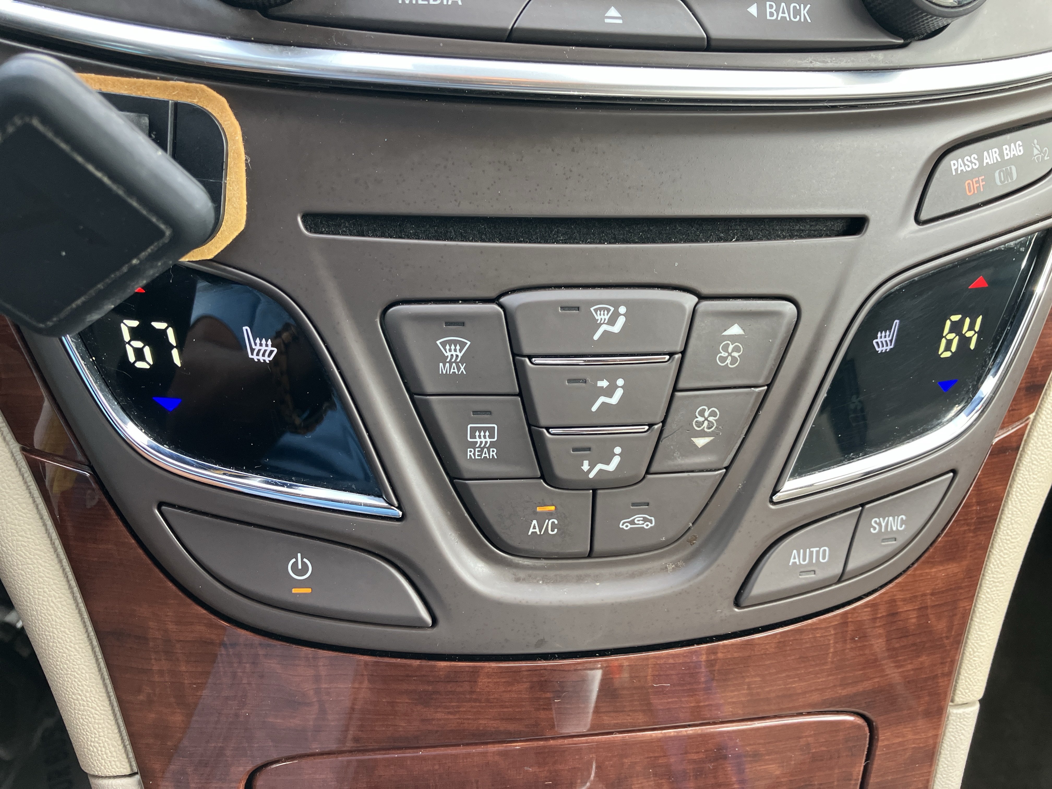 Used 2015 Buick Regal FWD image 23