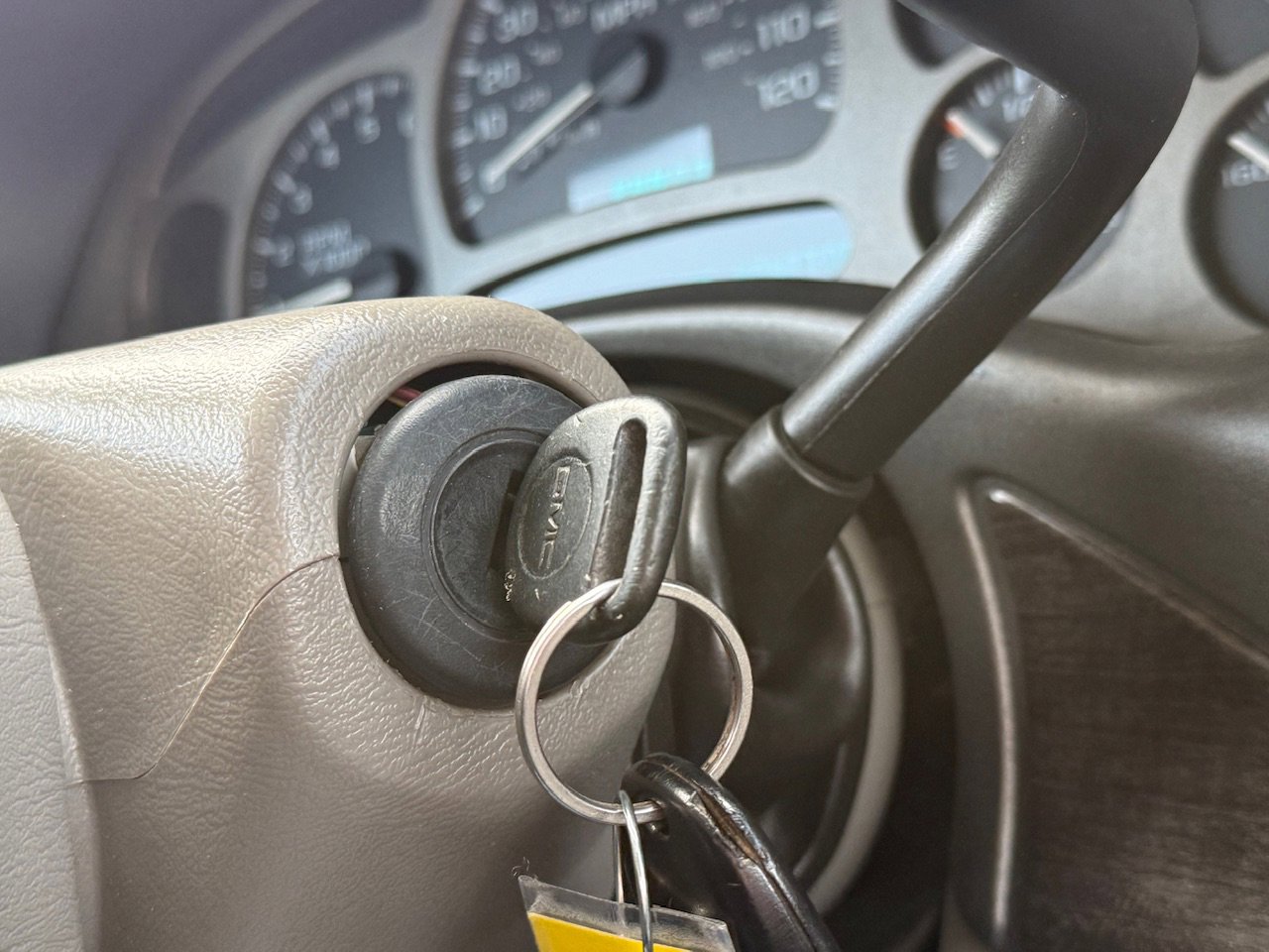 Used 2005 GMC Yukon XL Denali image 24