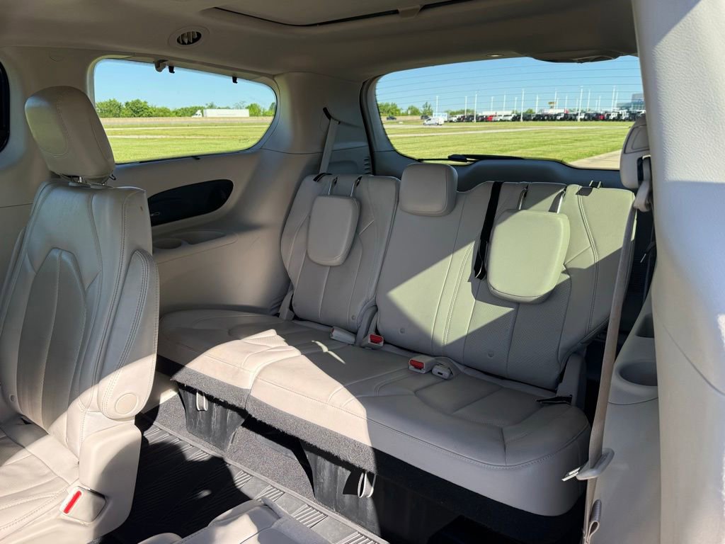 Used 2019 Chrysler Pacifica Touring-L Plus w/ Advanced Safetytec Group FWD image 12