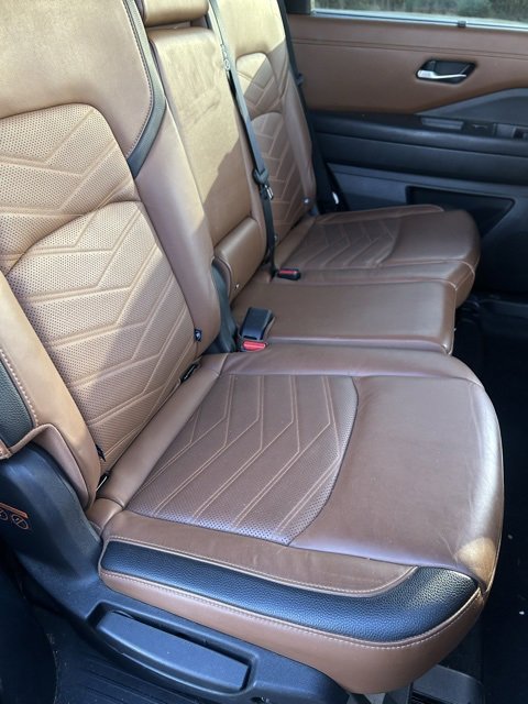 Used 2022 Nissan Pathfinder Platinum w/ Cargo Package image 3