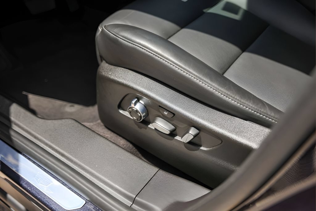 Certified 2023 Cadillac XT4 Premium Luxury FWD image 8