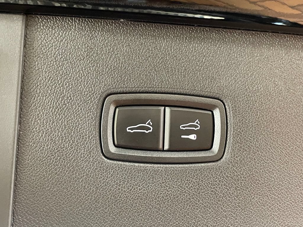 Used 2024 Porsche Cayenne Turbo AWD/4WD image 16