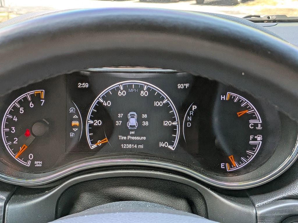 Used 2019 Jeep Grand Cherokee Altitude RWD image 29