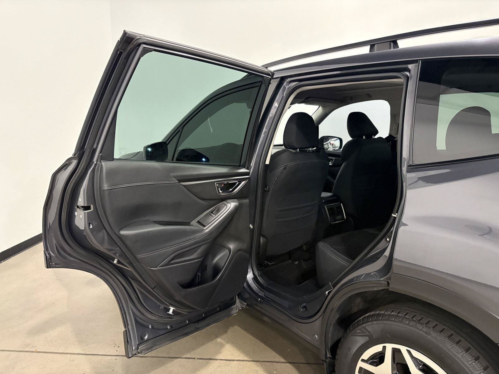 Used 2021 Subaru Forester Premium AWD/4WD image 33
