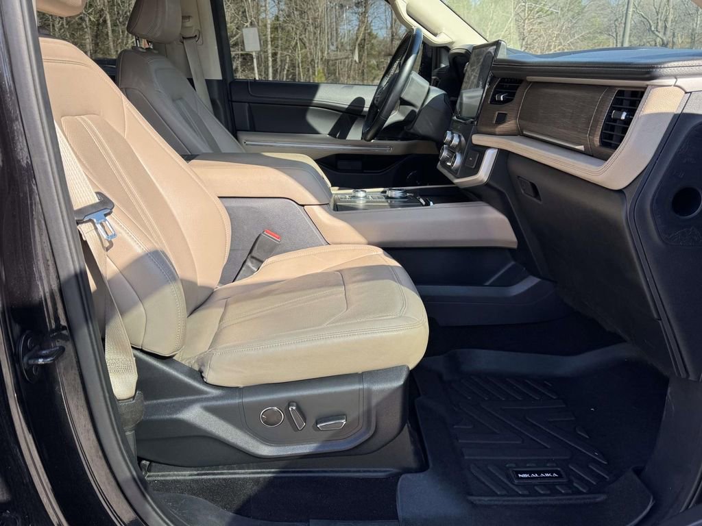 Used 2022 Ford Expedition Max Limited image 13