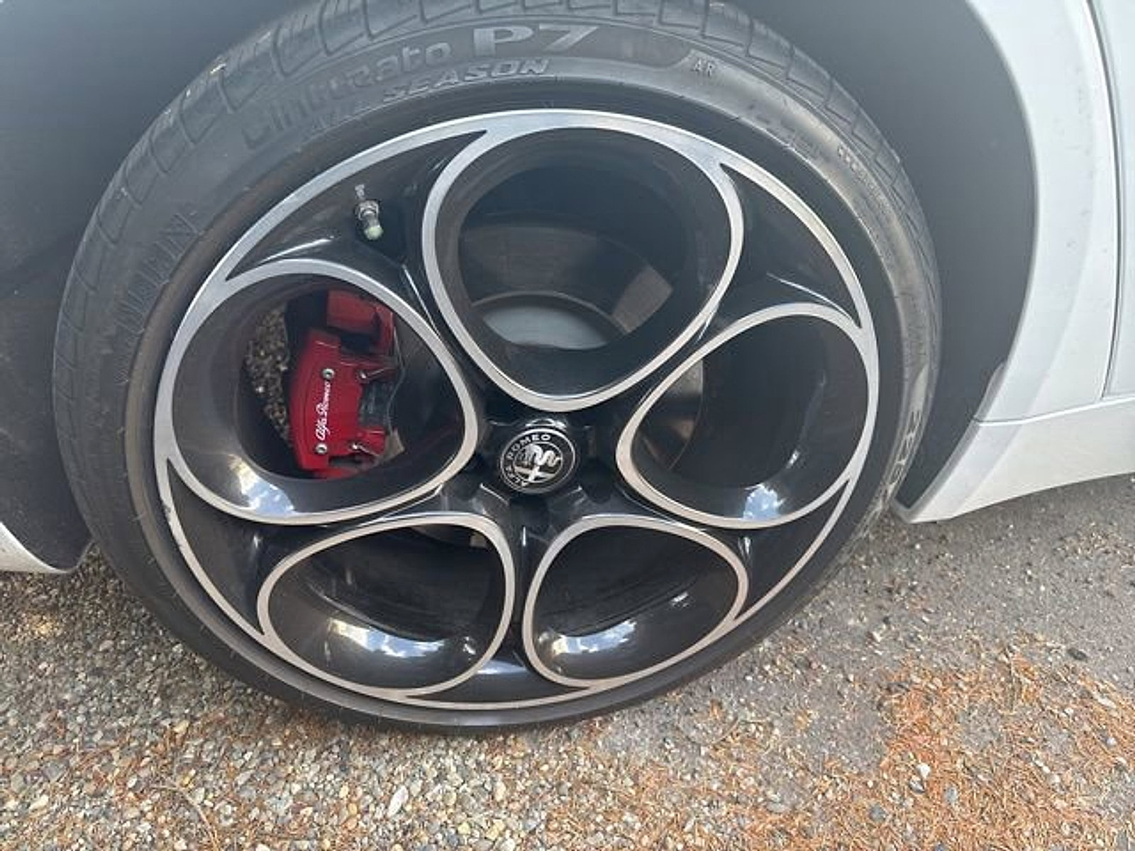 Used 2024 Alfa Romeo Giulia Ti AWD/4WD image 10