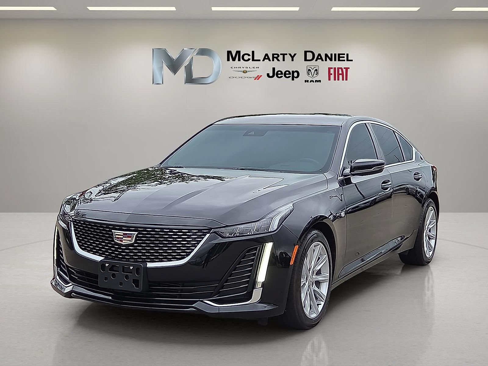 Used 2024 Cadillac CT5 Luxury RWD image 2