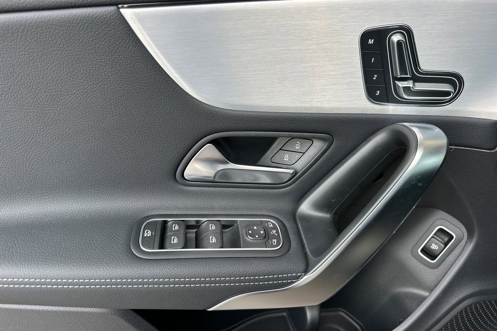 New 2025 Mercedes-Benz CLA 250 4MATIC image 9
