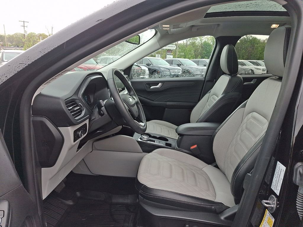 Certified 2023 Ford Escape Platinum w/ Premium Technology Package AWD/4WD image 13