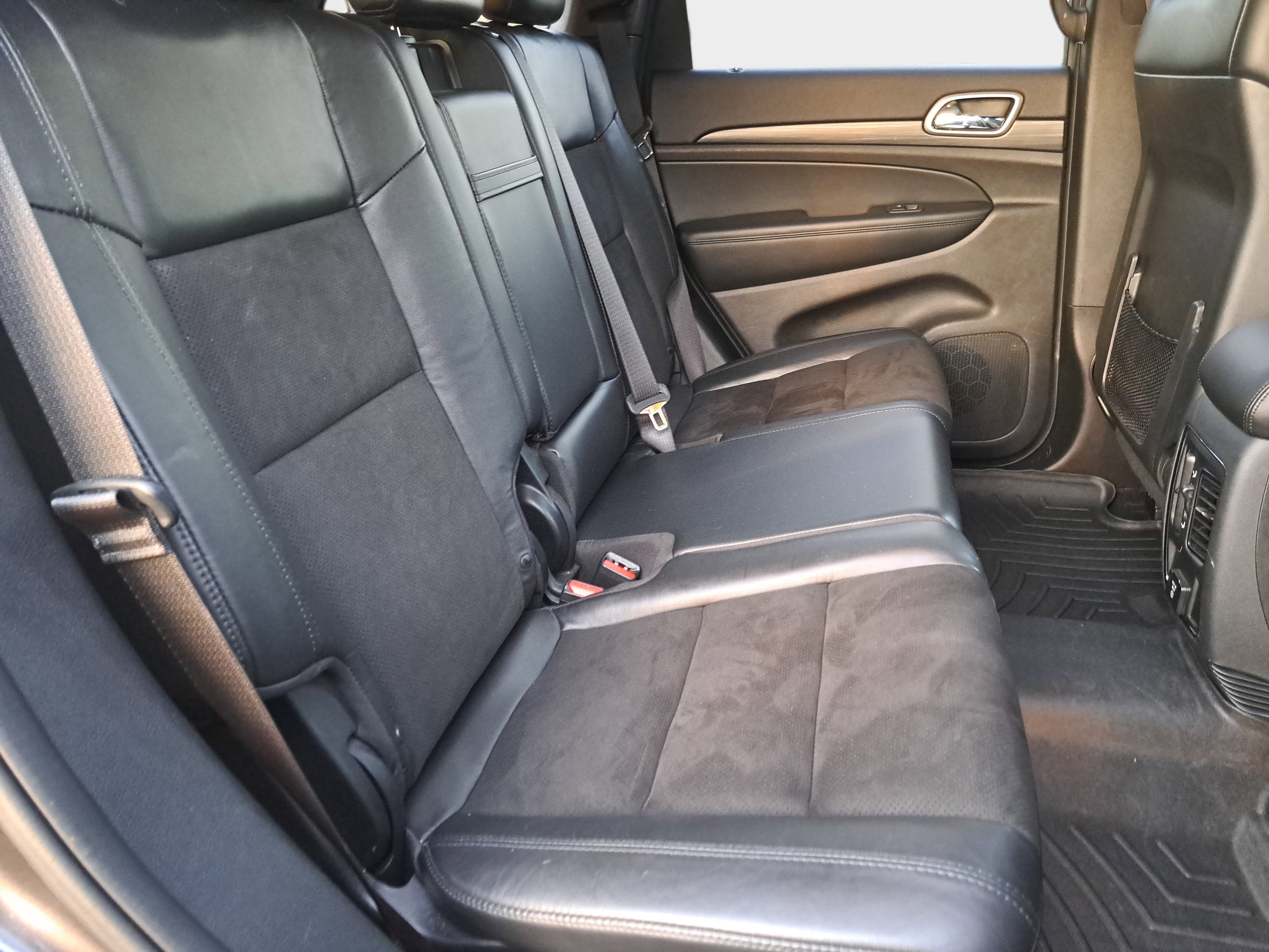 Used 2019 Jeep Grand Cherokee Altitude image 12