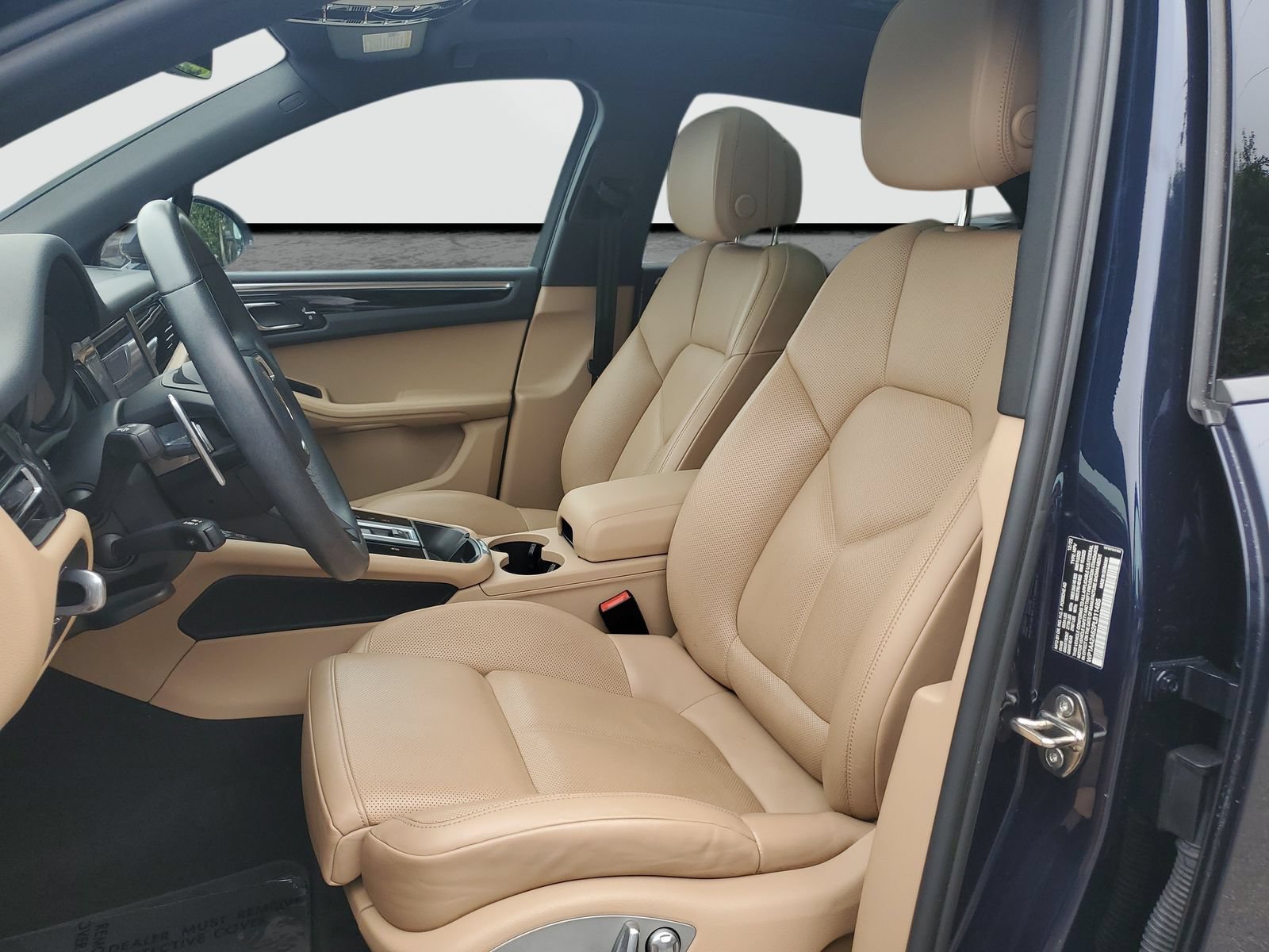 Used 2023 Porsche Macan AWD/4WD image 18