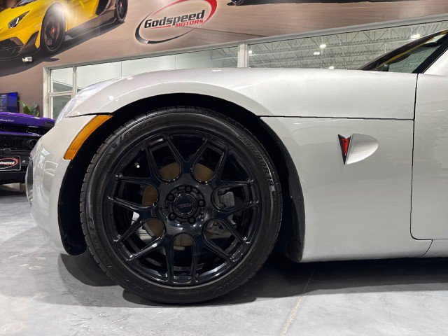 Used 2009 Pontiac Solstice GXP w/ Premium Package RWD image 17