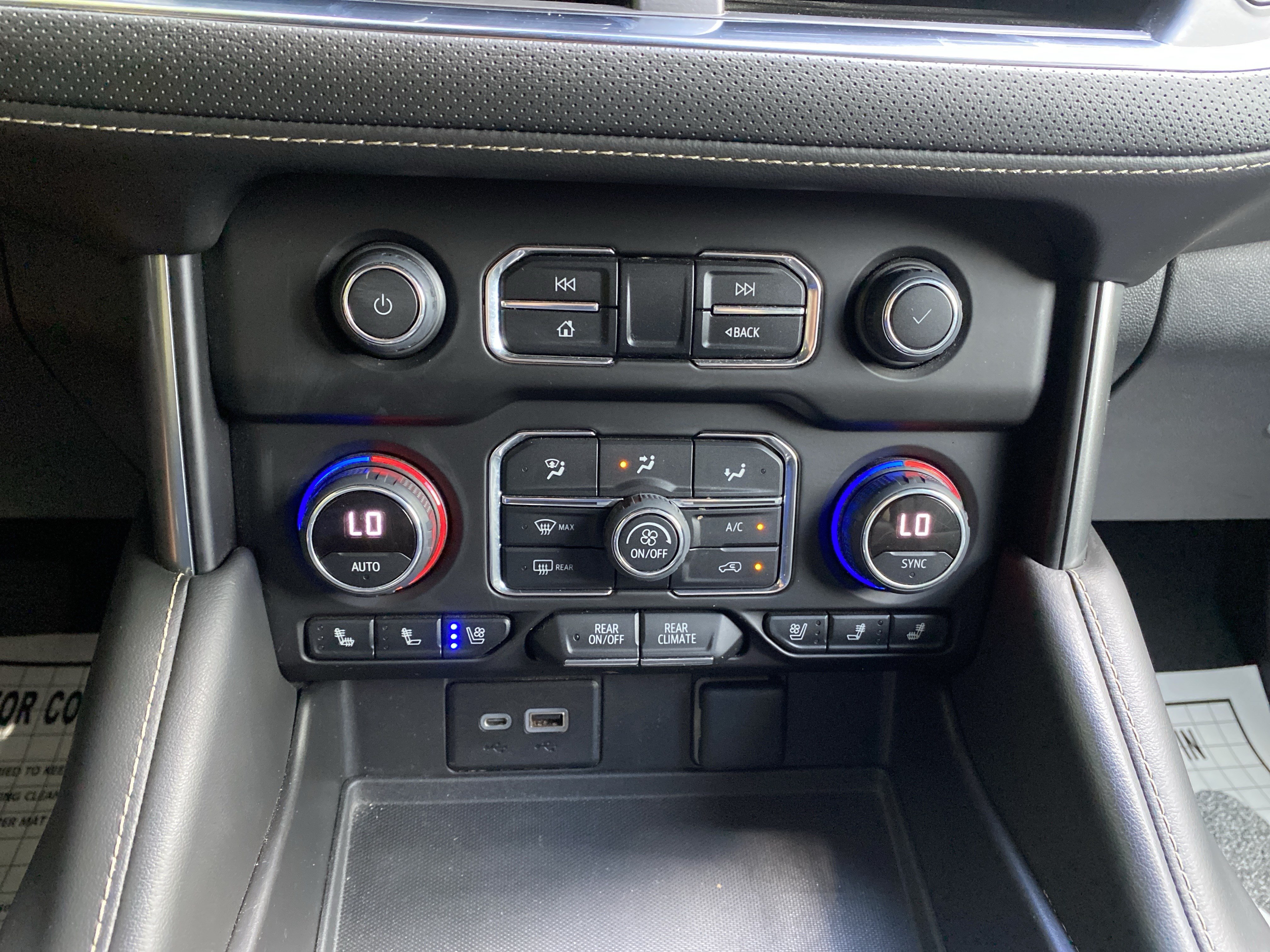 Used 2023 Chevrolet Tahoe Premier AWD/4WD image 30