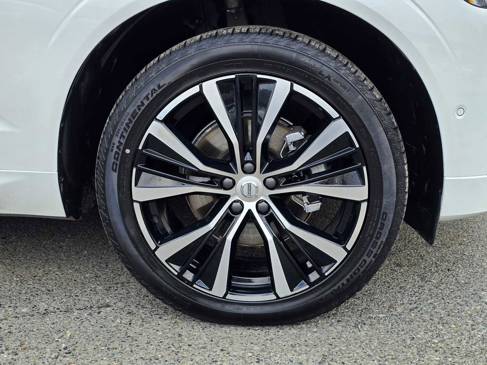 Certified 2025 Volvo XC60 B5 Plus image 9