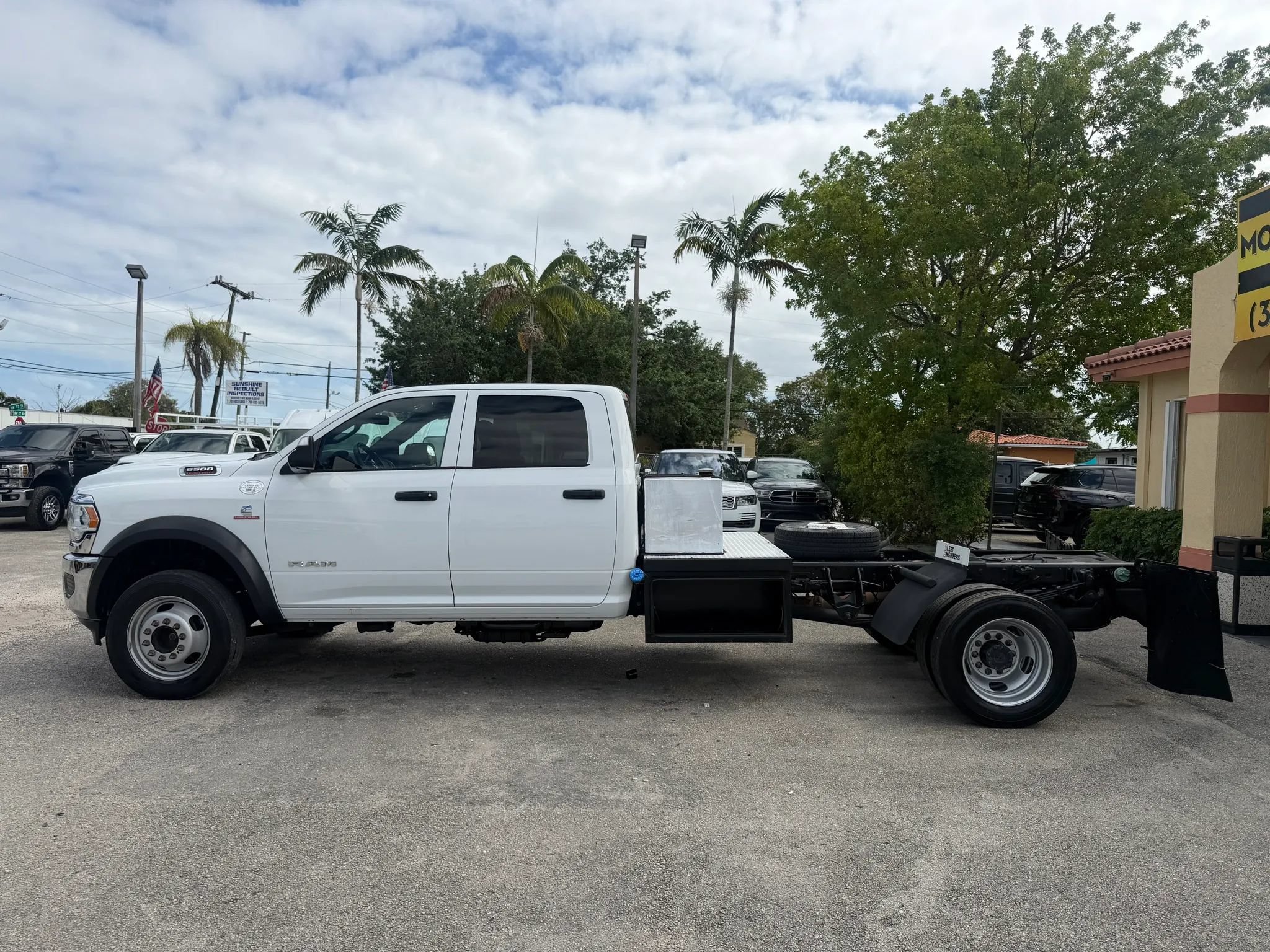 Used 2021 RAM 5500 Tradesman w/ Chrome Appearance Group AWD/4WD image 3